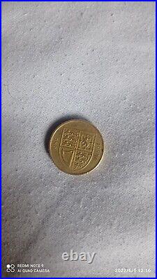 £1 coin'DECUS ET TUTUMEN' printed upside down