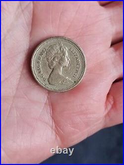 1983 £1 Elizabeth II DECUS ET TUTAMEN One Pound Coin Royal Coat Of Arms