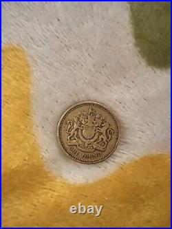 1983 £1 Old Style Round One Pound Coin Elizabeth II. #5