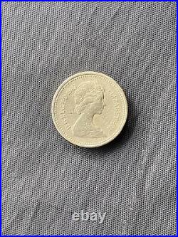 1983 Old Rare £1 Royal Coat of Arms Pound Coin ET TUTAMEN DECUS -Elizabeth II