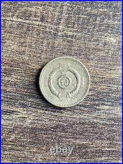 2001 Old Round £1 Pound Queen II Coin Ireland Celtic Cross DECUS ET TUTAMEN