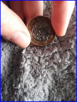 Elisabeth 2nd 1 pound coin print error dark bronze coloured rim