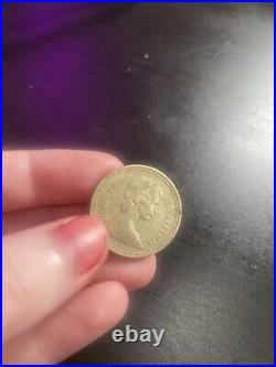 Old 1 pound coin 1983