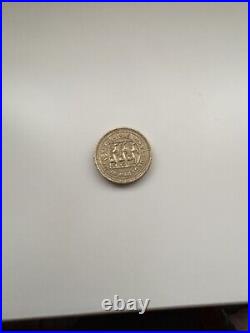 Old 1 pound coin 1983