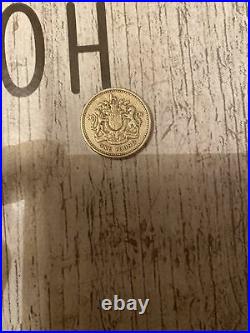 Old 1 pound coin. 1983 DECUS ET TUTAMEN