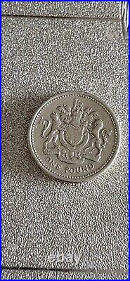 Old round Pound £1 Coin DECUS ET TUTAMON Royal Arms 1983 Circulated