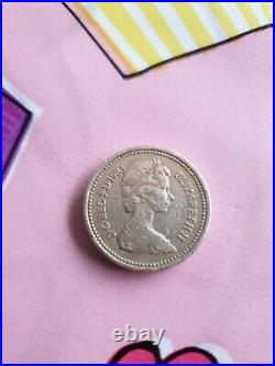 One 1983 Royal Arms £1 Coin Upside Down Writing DECUS ET TUTAMEN