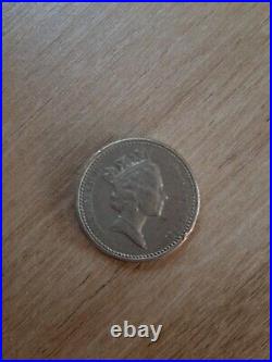 Rare £1 pound coin 1985 circulated (print error)