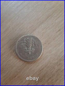 Rare £1 pound coin 1985 circulated (print error)