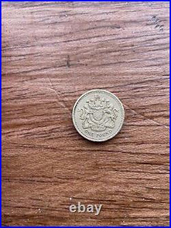Rare Royal Coat Of Arms Old 1 pound coin 1983