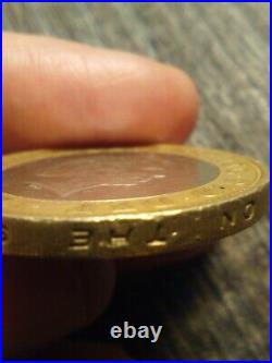 Two pounds coin 2000 Standing on the shoulders of Giants with 1 minting error
