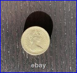 Uk Royal Arms Old £1 Coin (1983) Extremely Rare (circulated)