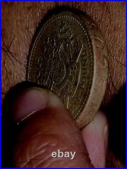 VERY RARE Uncirculated 1983 Royal Arms One Pound Coin Old Style £1